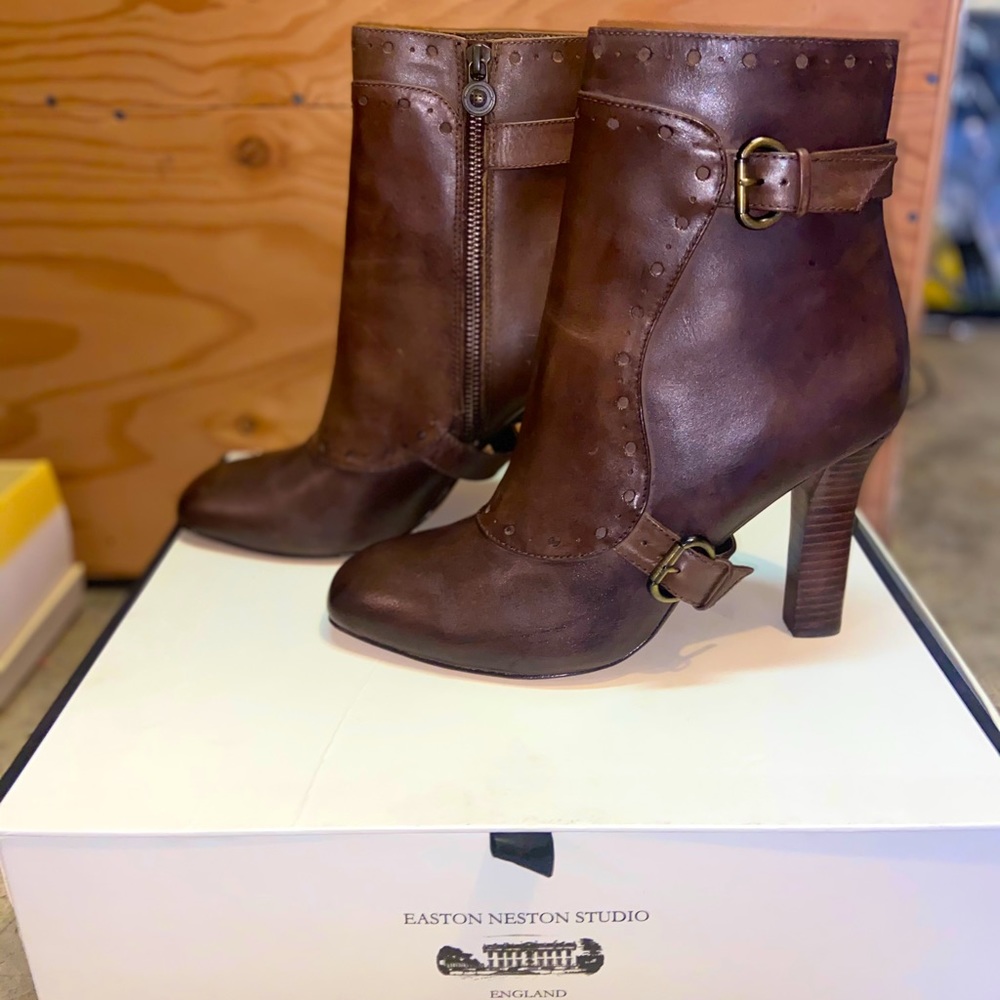 Women’s heeled bootie